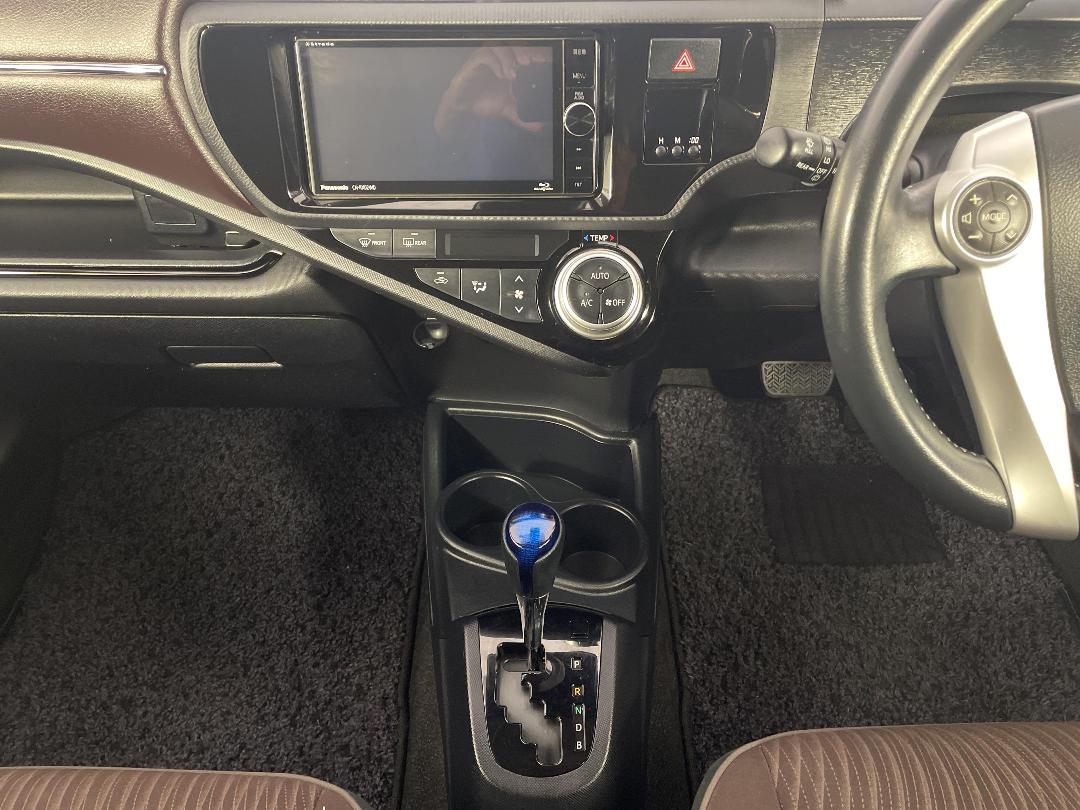 Photo '18' of Toyota Aqua