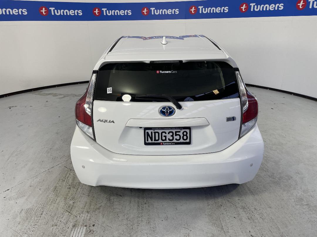 Photo '6' of Toyota Aqua