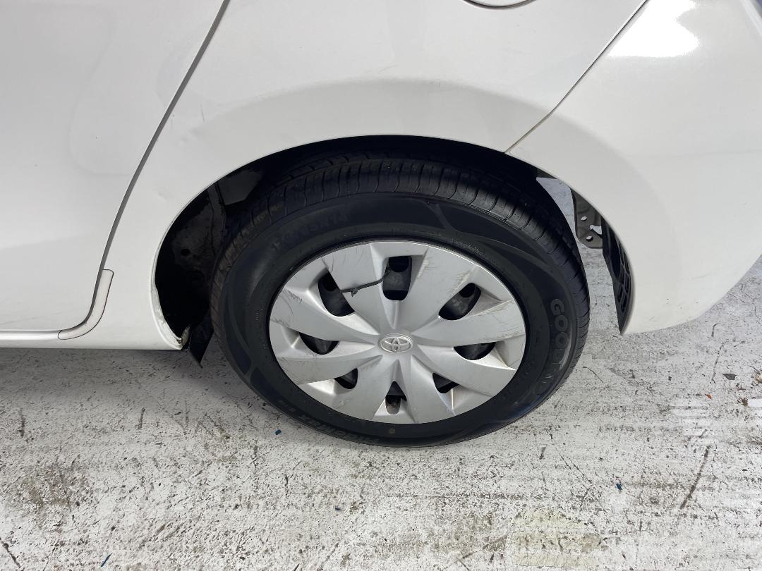 Photo '11' of Toyota Aqua