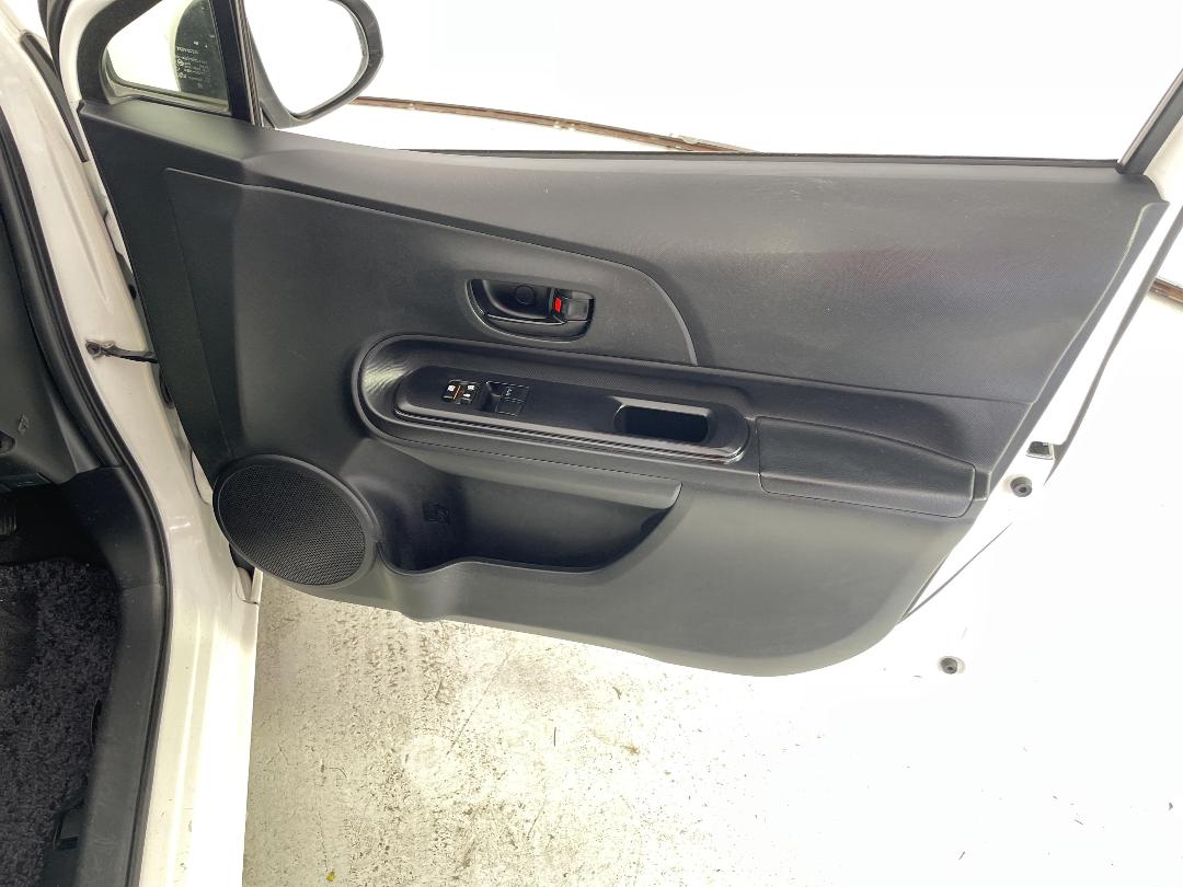 Photo '15' of Toyota Aqua