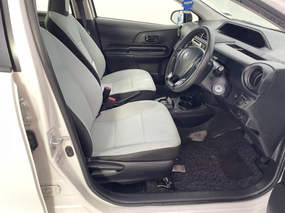 Photo '16' of Toyota Aqua