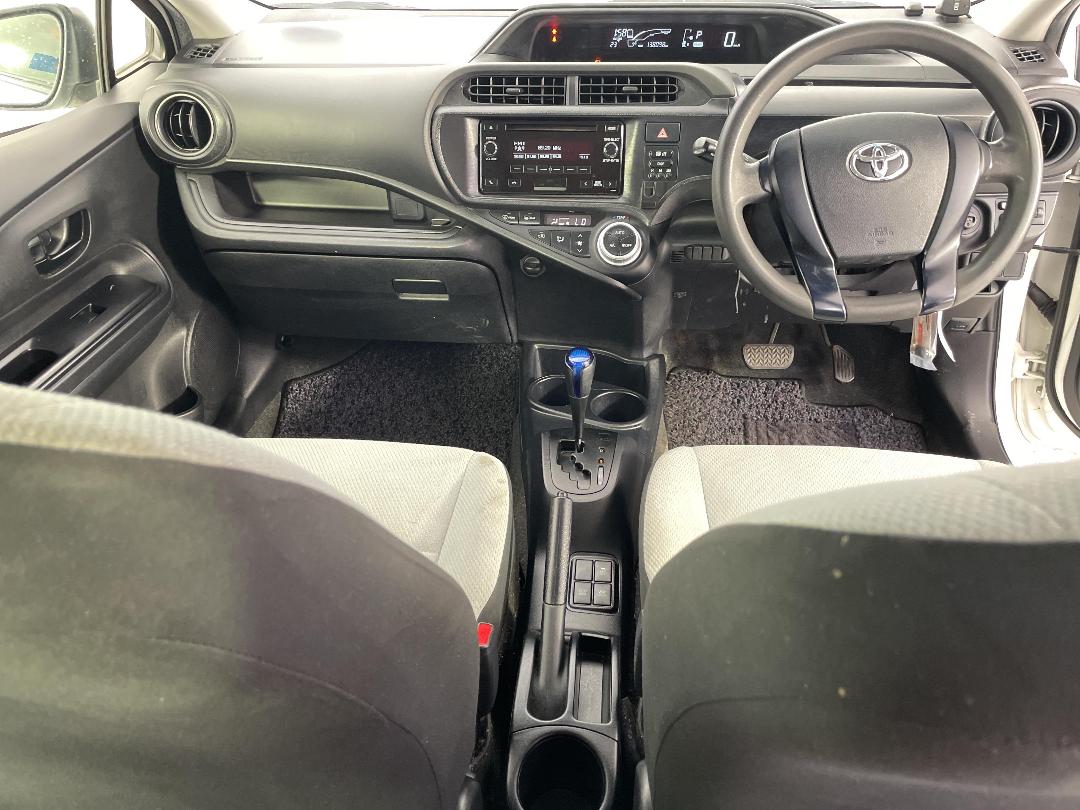 Photo '17' of Toyota Aqua