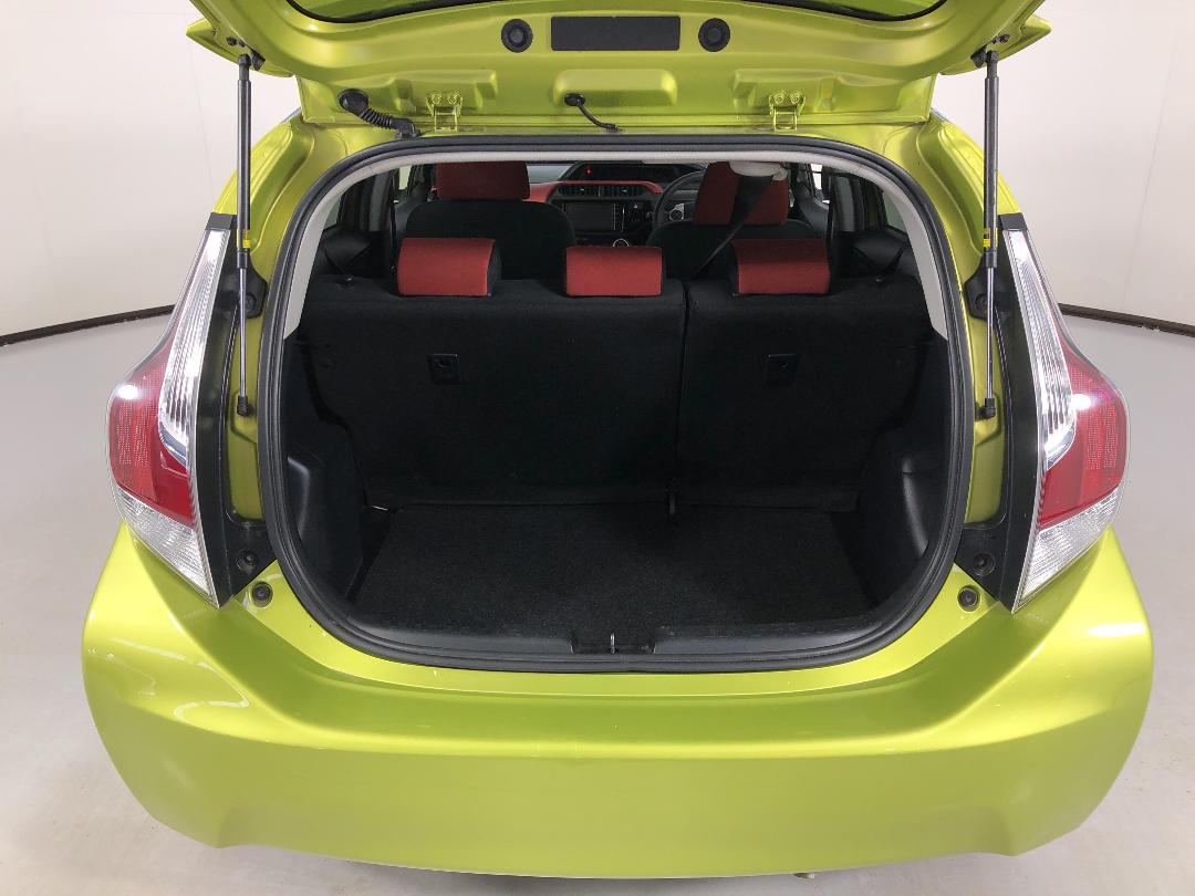 Photo '14' of Toyota Aqua