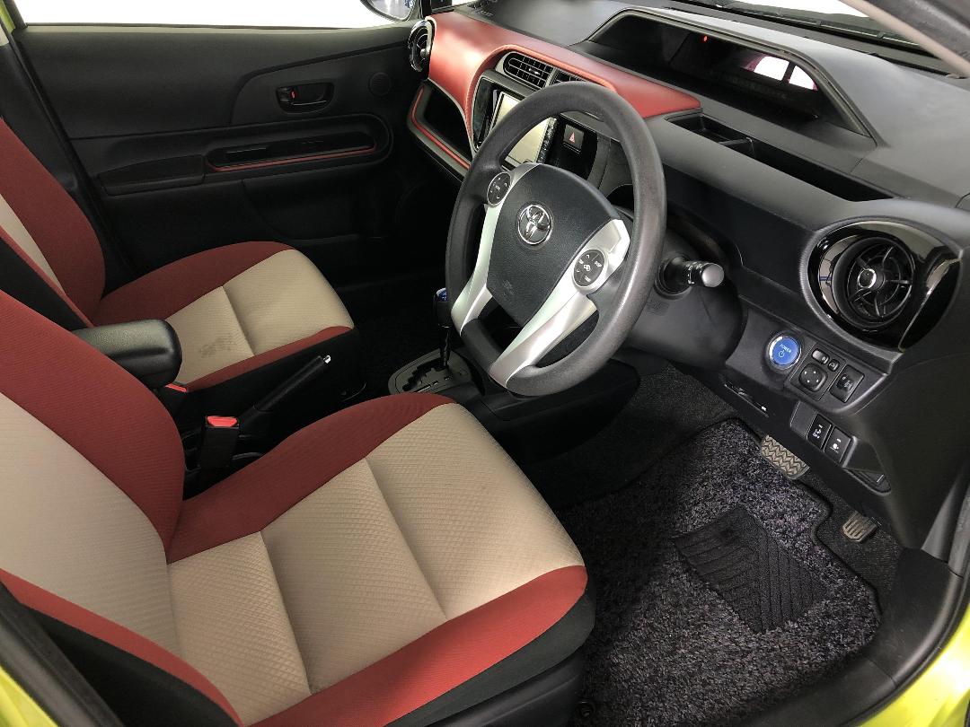 Photo '16' of Toyota Aqua