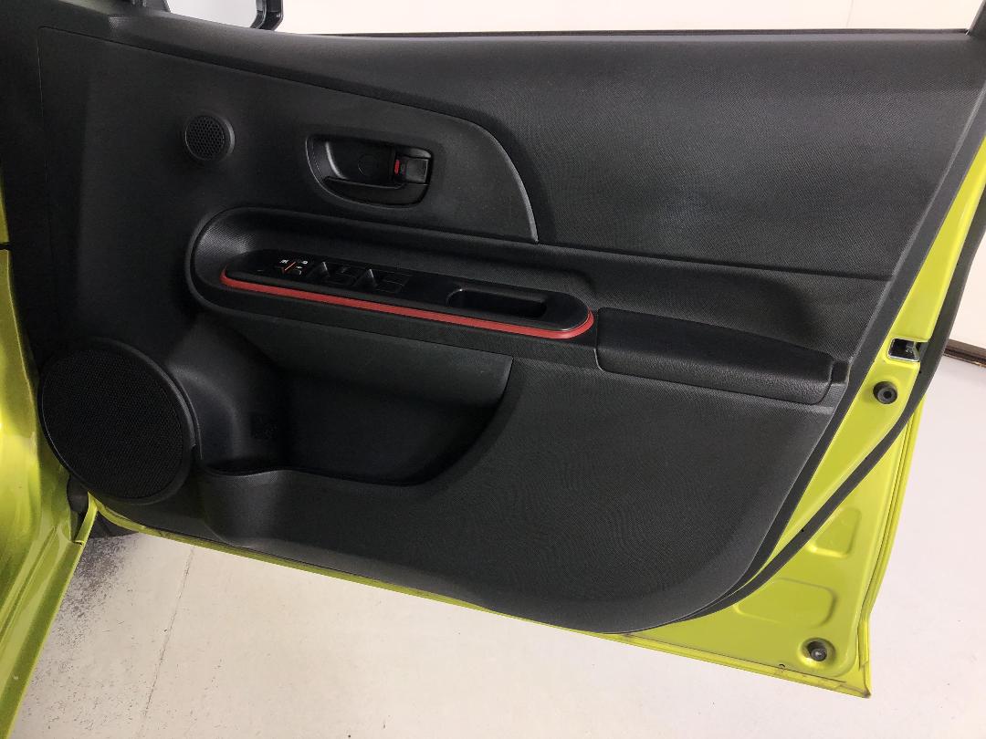 Photo '15' of Toyota Aqua