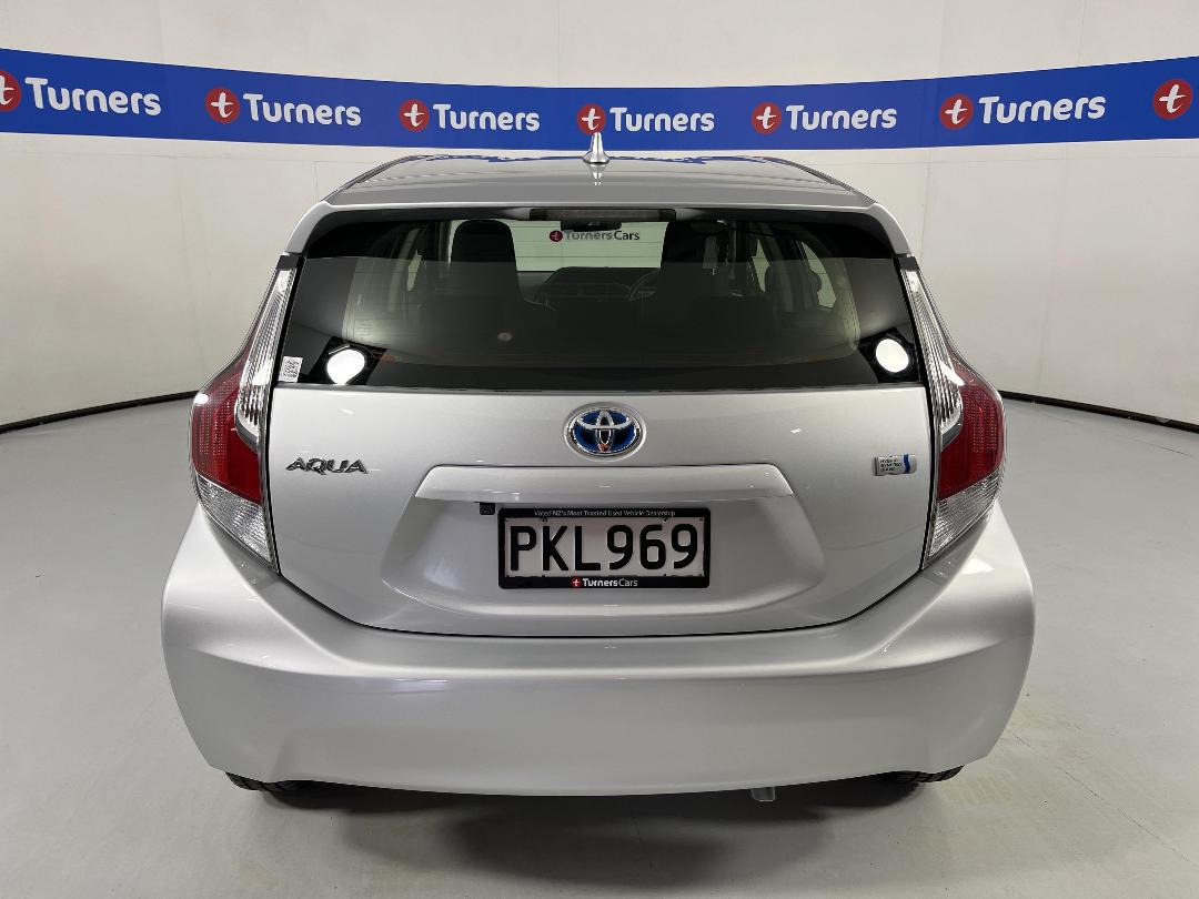 Photo '6' of Toyota Aqua