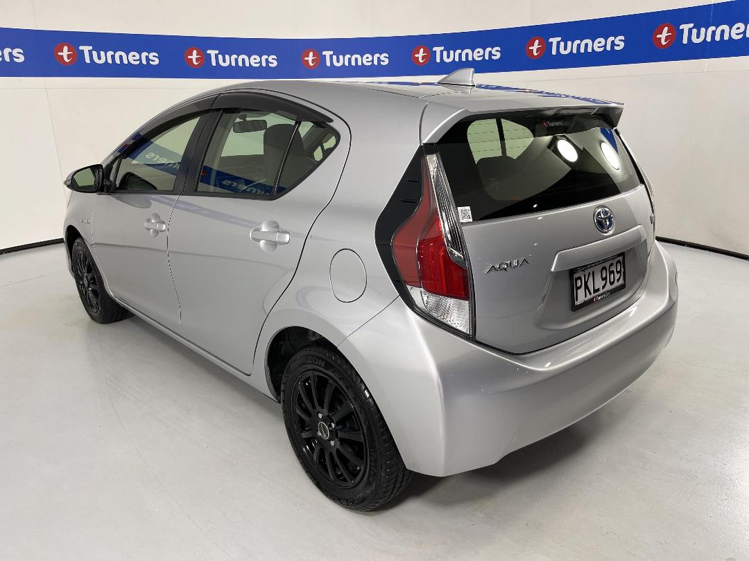 Photo '5' of Toyota Aqua