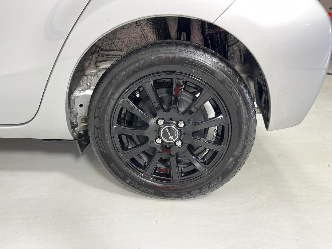 Photo '11' of Toyota Aqua