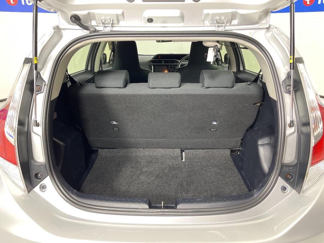 Photo '14' of Toyota Aqua