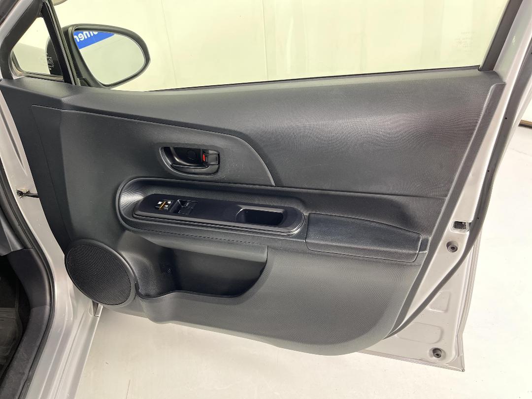 Photo '15' of Toyota Aqua