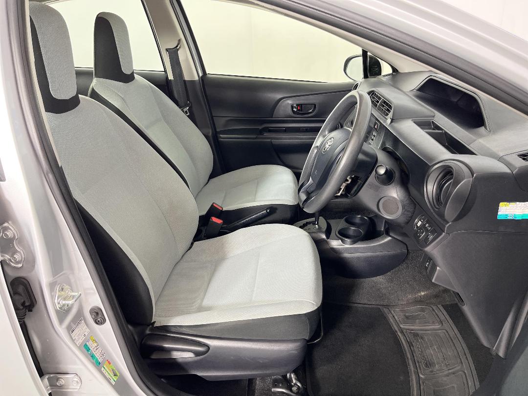 Photo '16' of Toyota Aqua