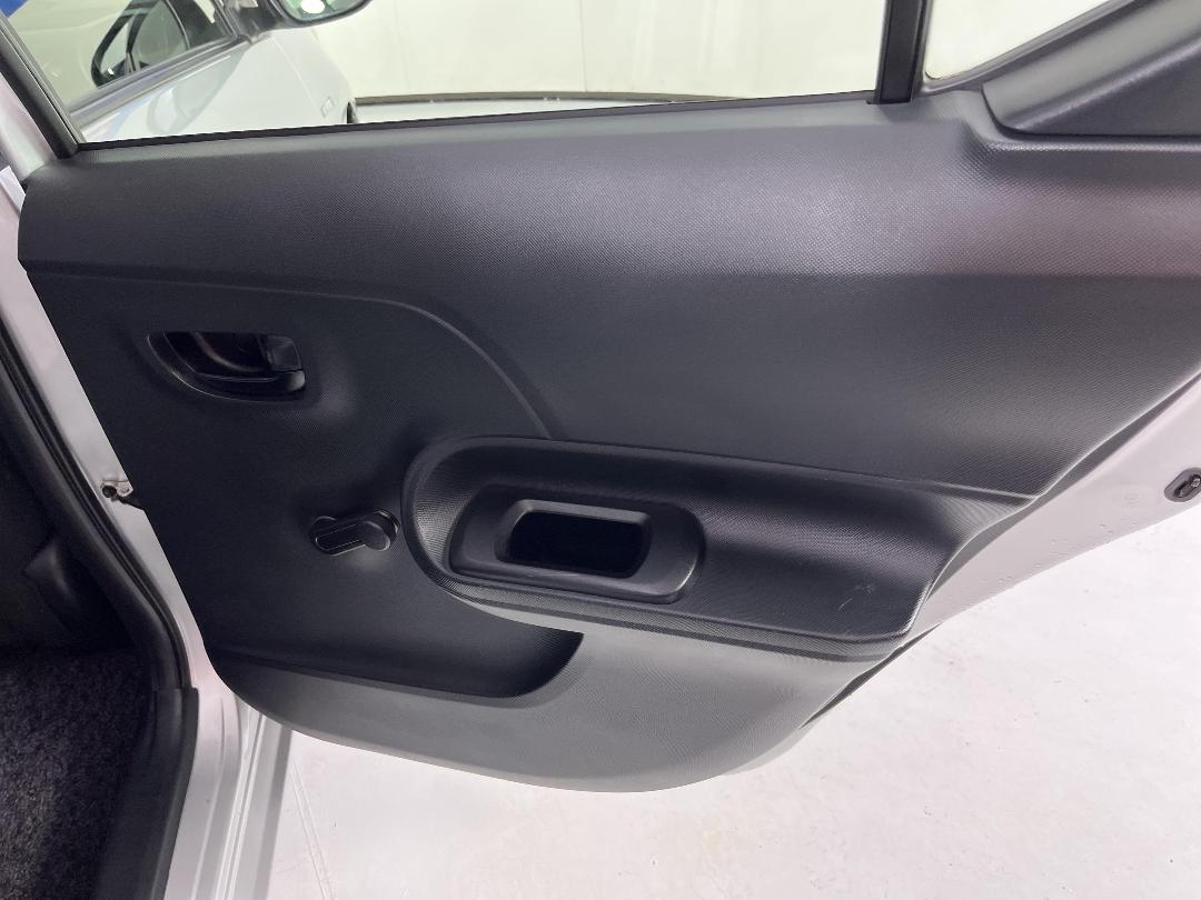 Photo '19' of Toyota Aqua