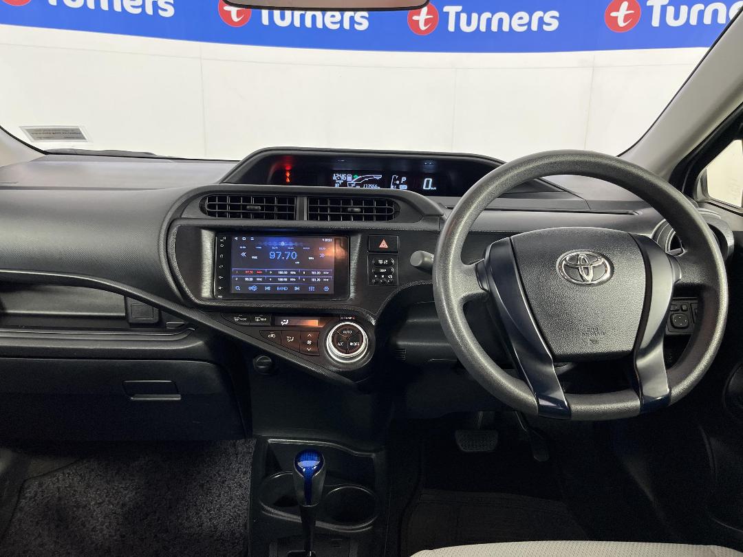 Photo '17' of Toyota Aqua