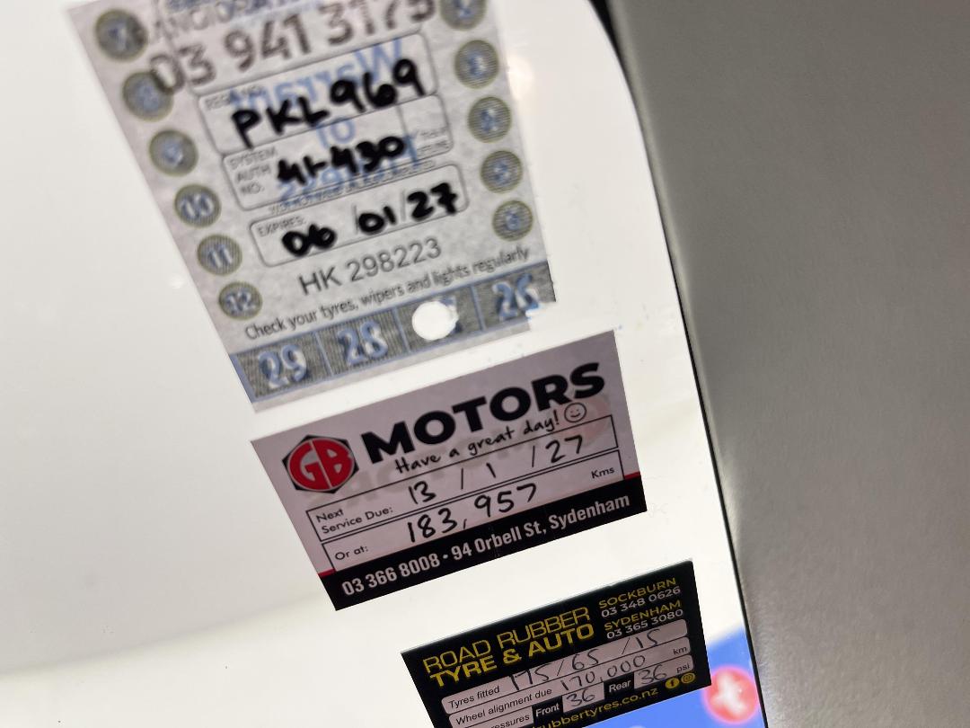 Photo '23' of Toyota Aqua