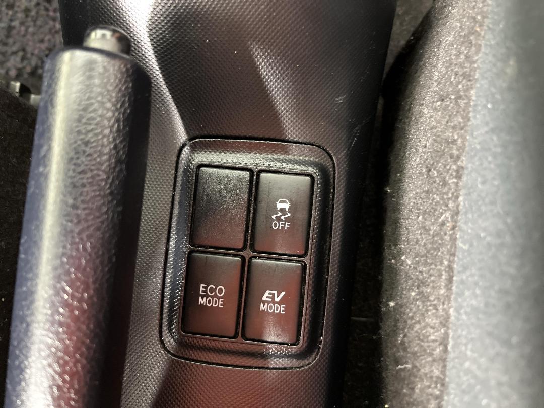 Photo '25' of Toyota Aqua