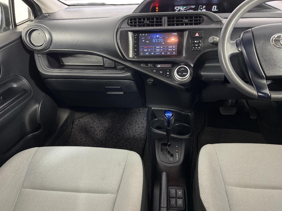 Photo '18' of Toyota Aqua