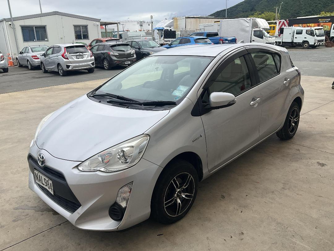 Photo '2' of Toyota Aqua Hybrid