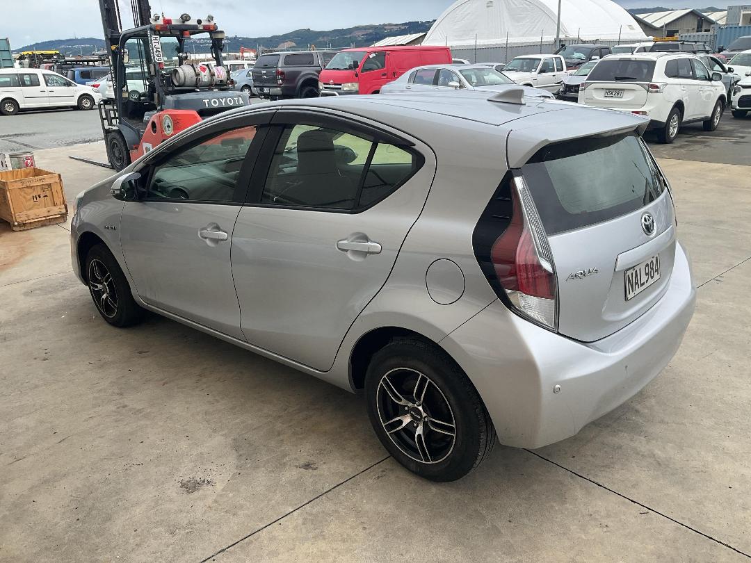 Photo '3' of Toyota Aqua Hybrid