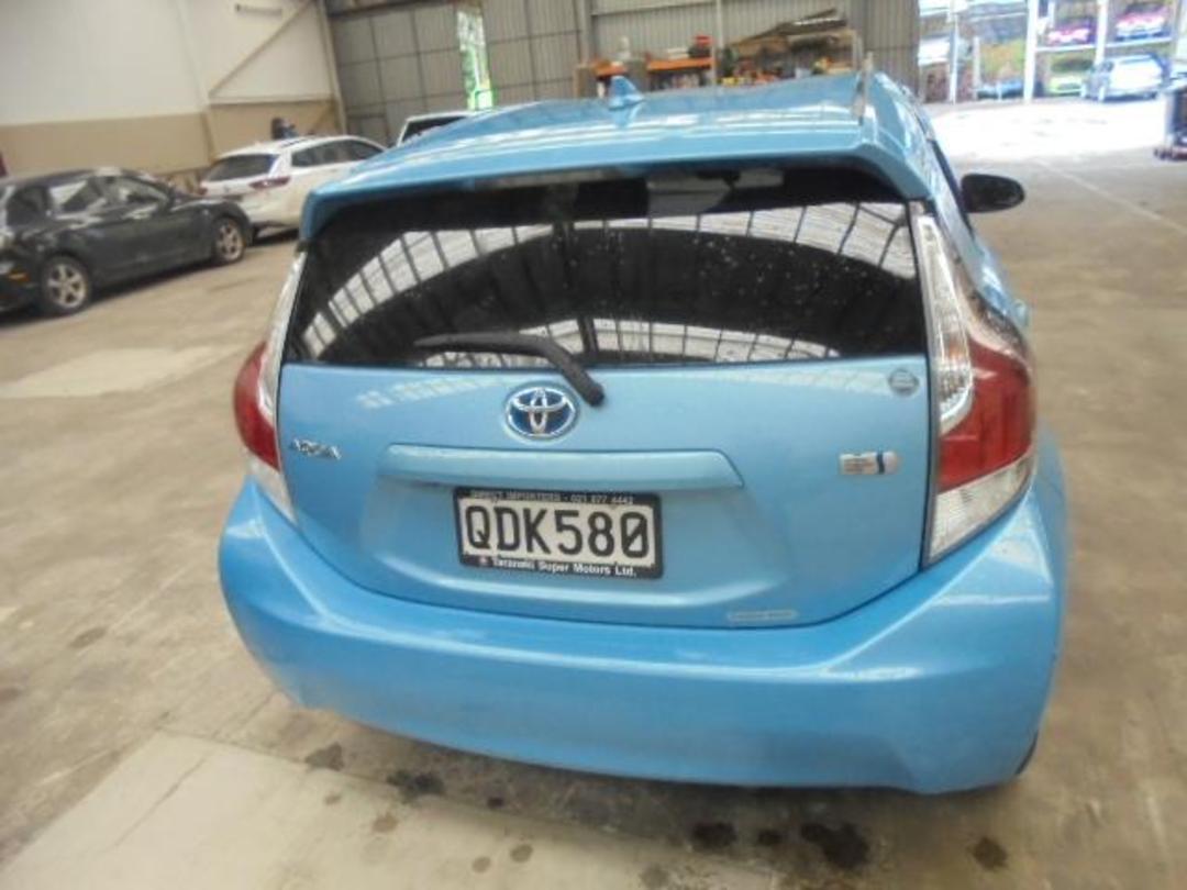 Photo '3' of Toyota Aqua Photo '3' of Toyota Aqua