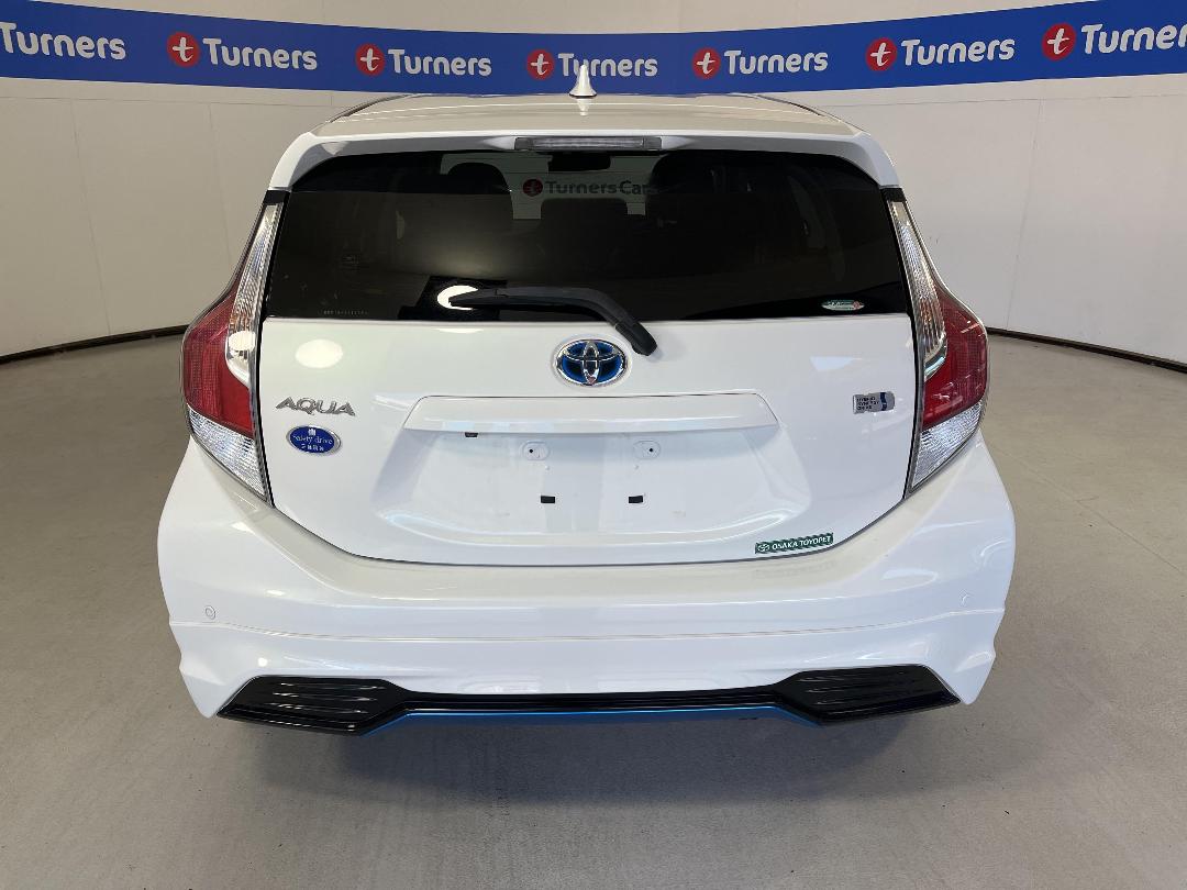 Photo '6' of Toyota Aqua