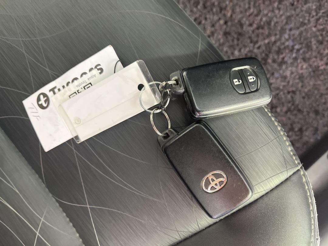 Photo '22' of Toyota Aqua