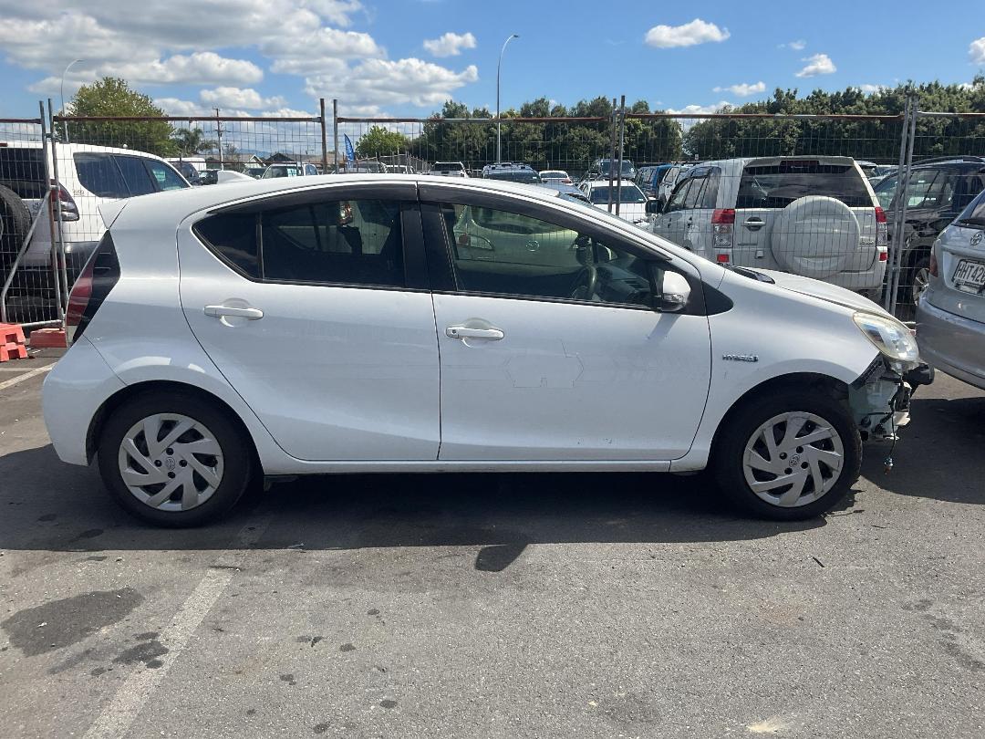 Photo '6' of Toyota Aqua Hybrid Photo '6' of Toyota Aqua Hybrid