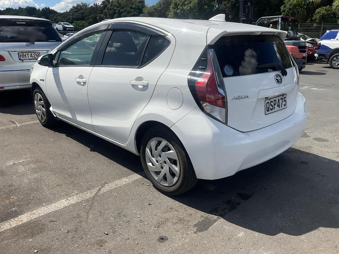 Photo '3' of Toyota Aqua Hybrid Photo '3' of Toyota Aqua Hybrid