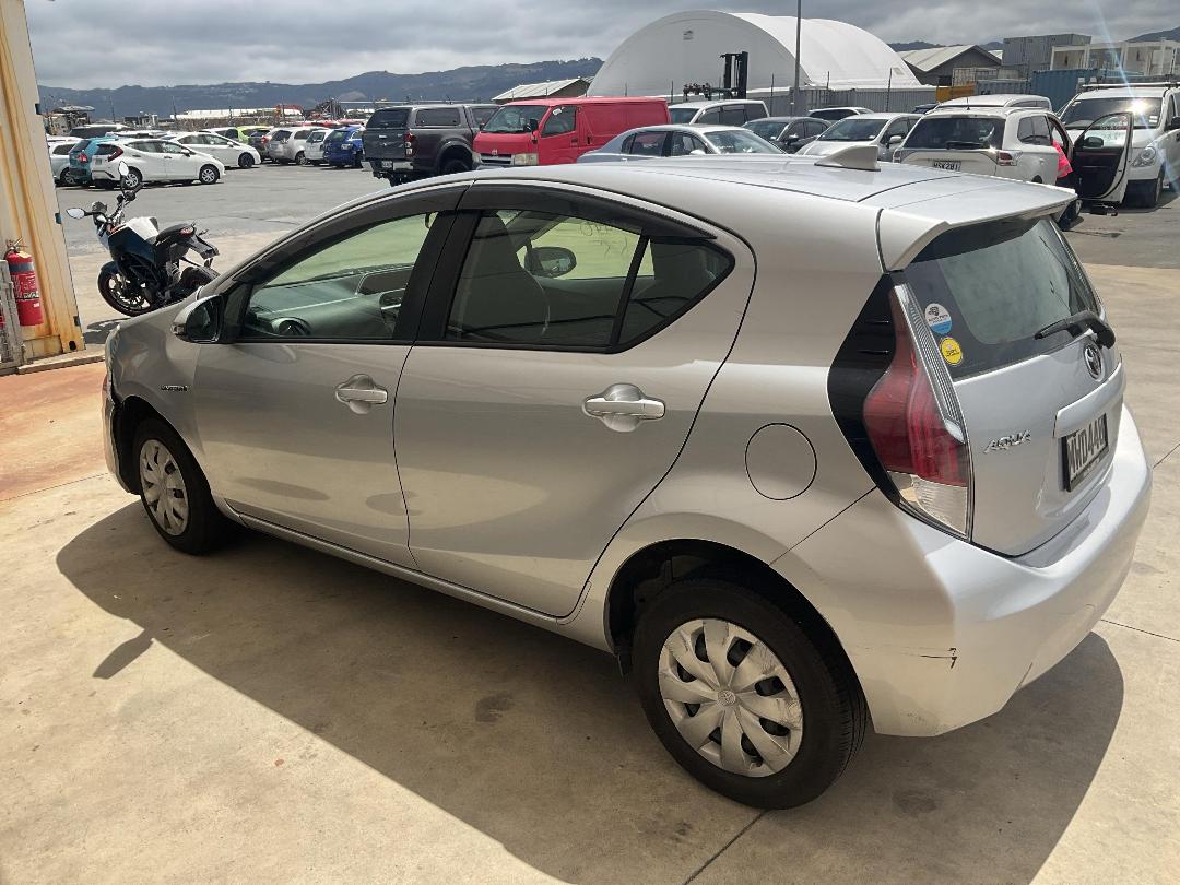 Photo '3' of Toyota Aqua Hybrid Photo '3' of Toyota Aqua Hybrid