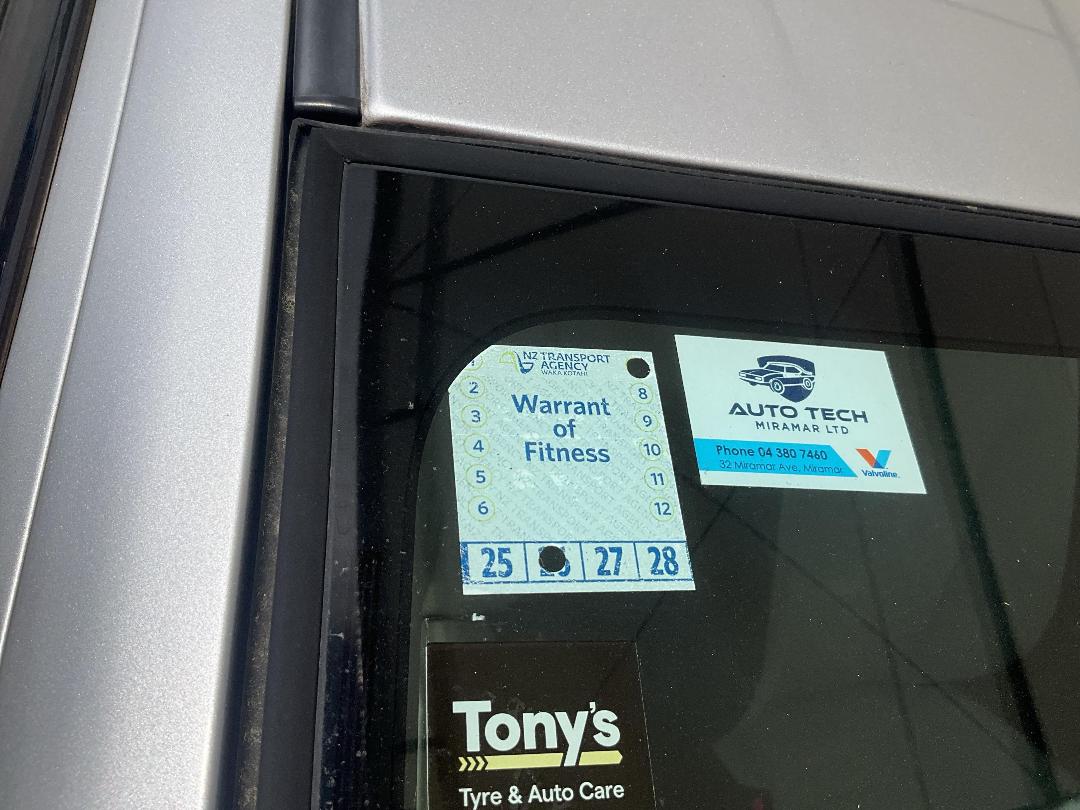 Photo '12' of Toyota Aqua Hybrid Photo '12' of Toyota Aqua Hybrid