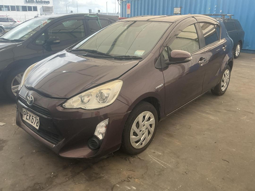 Photo '8' of Toyota Aqua Photo '8' of Toyota Aqua