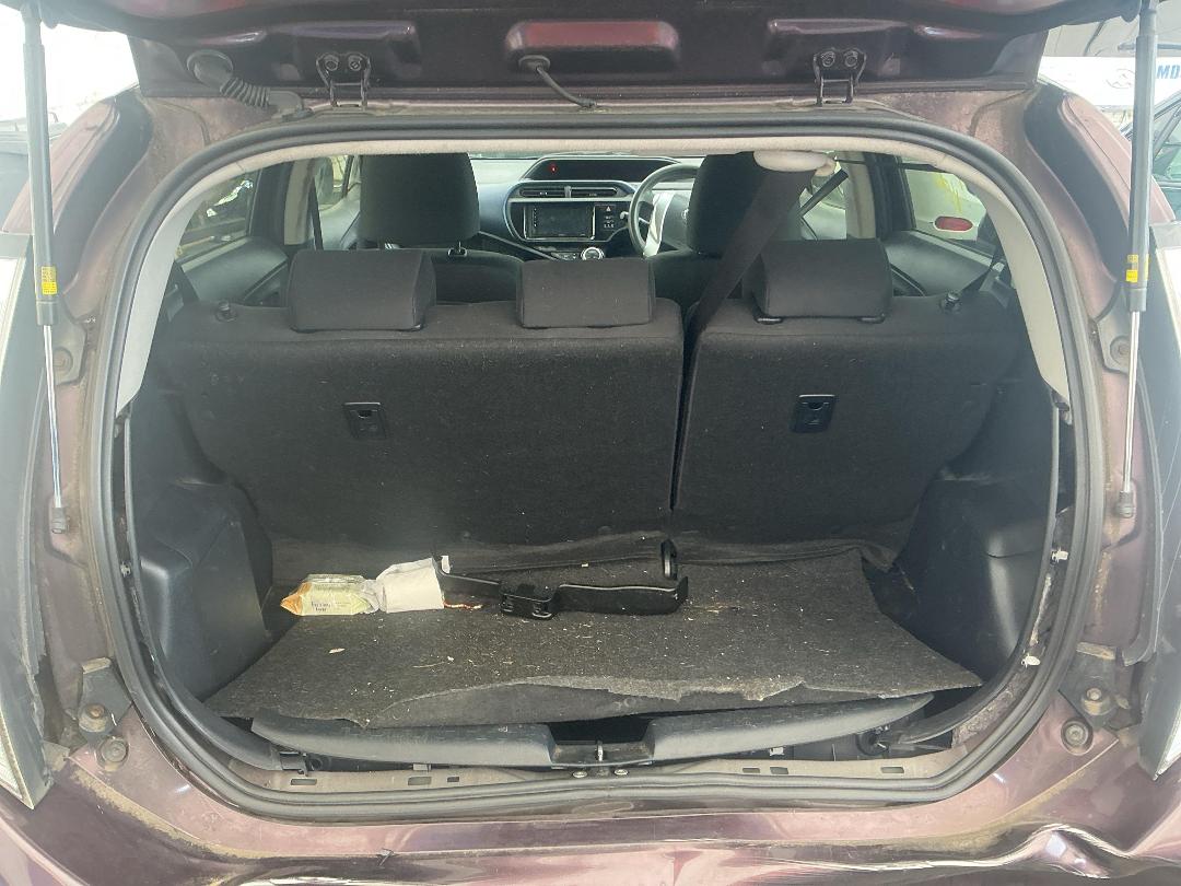 Photo '18' of Toyota Aqua Photo '18' of Toyota Aqua