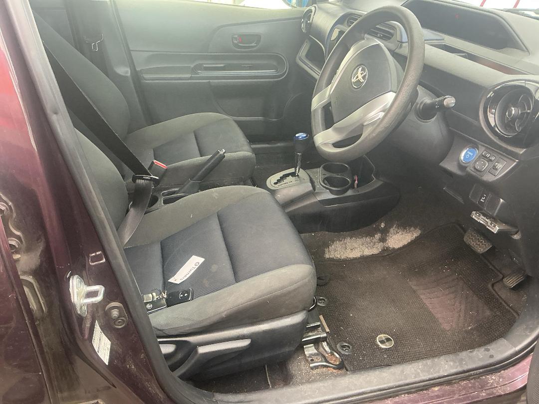 Photo '25' of Toyota Aqua Photo '25' of Toyota Aqua