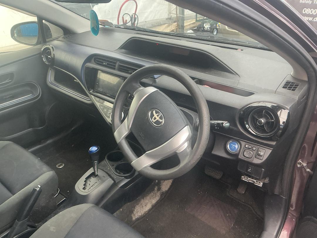 Photo '26' of Toyota Aqua Photo '26' of Toyota Aqua