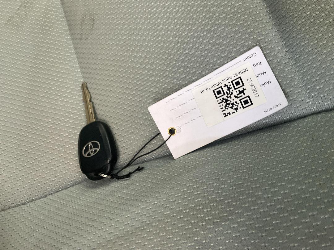 Photo '12' of Toyota Aqua