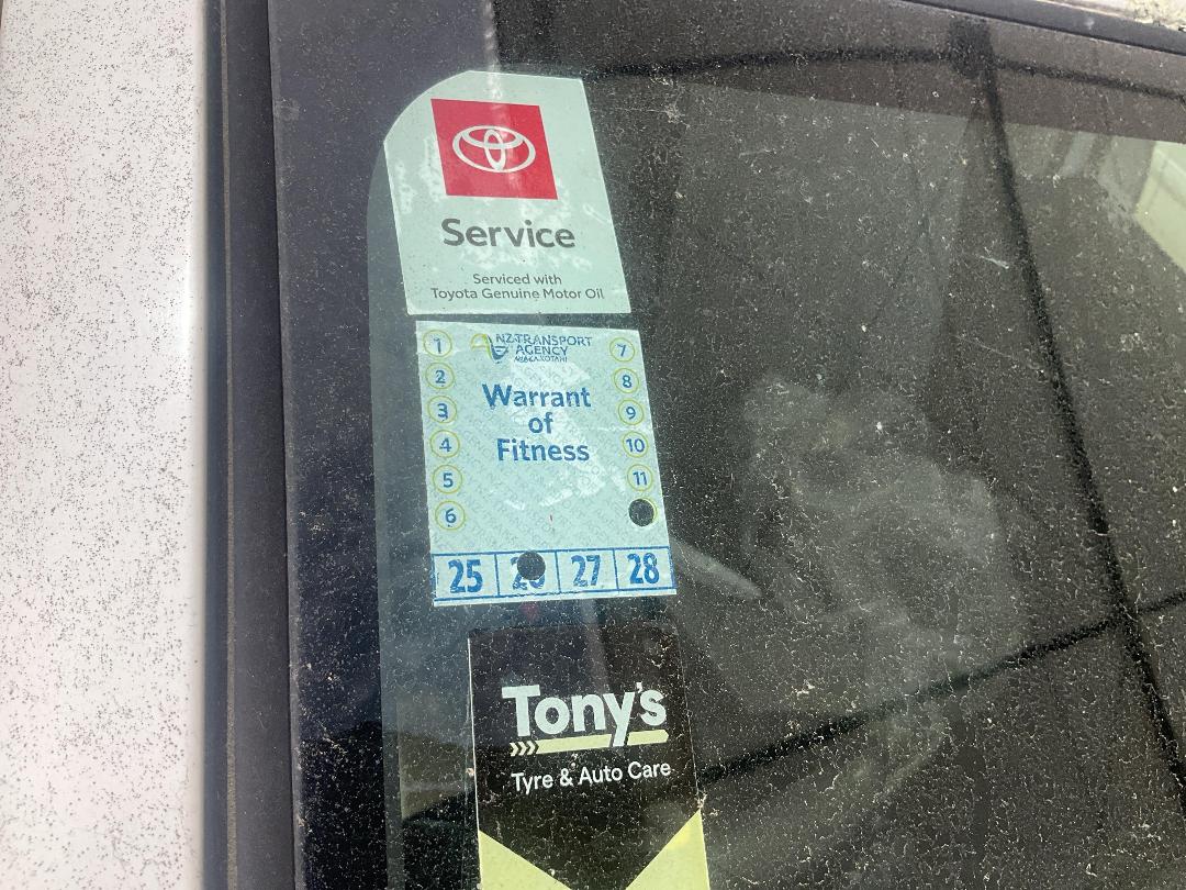 Photo '12' of Toyota Aqua