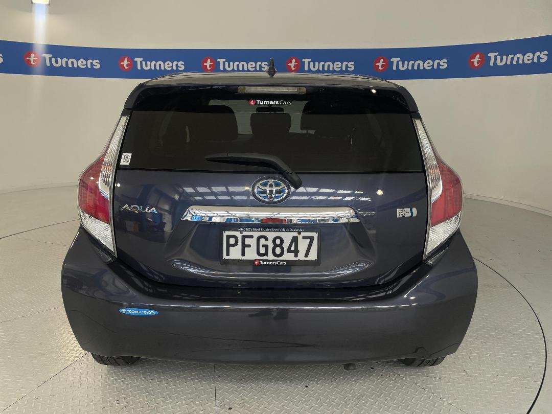 Photo '6' of Toyota Aqua Photo '6' of Toyota Aqua