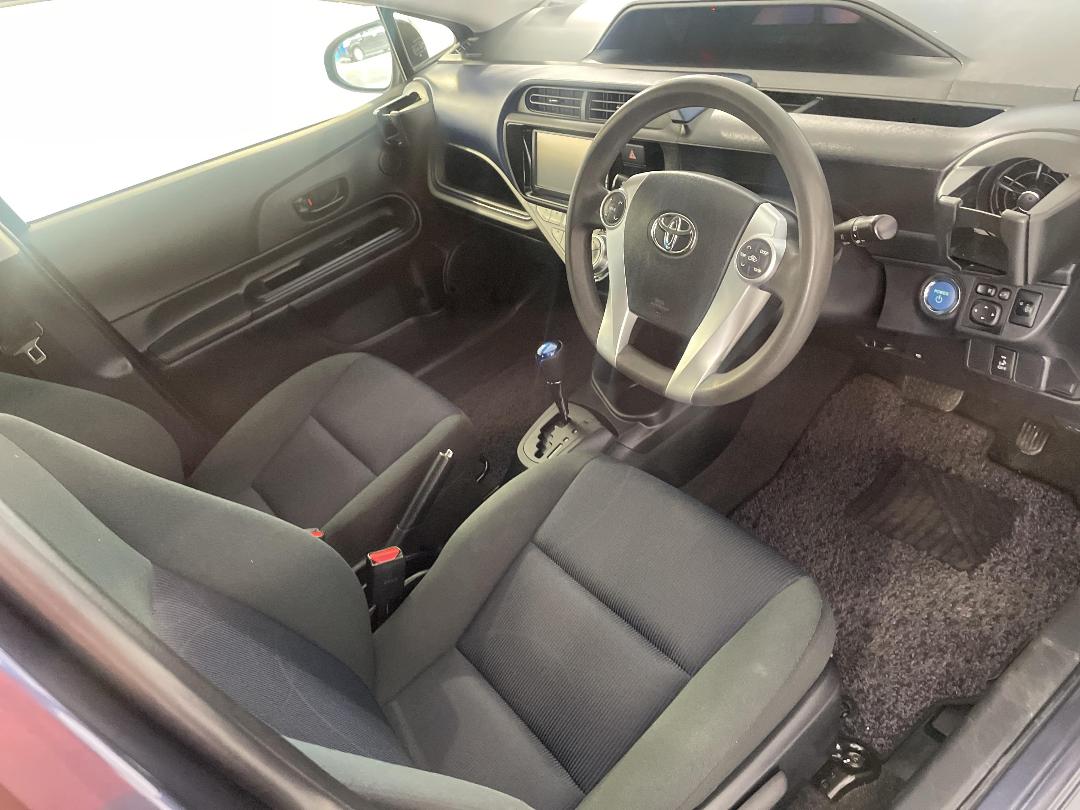 Photo '16' of Toyota Aqua Photo '16' of Toyota Aqua