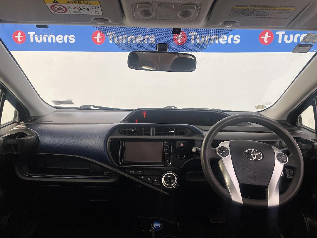 Photo '17' of Toyota Aqua Photo '17' of Toyota Aqua