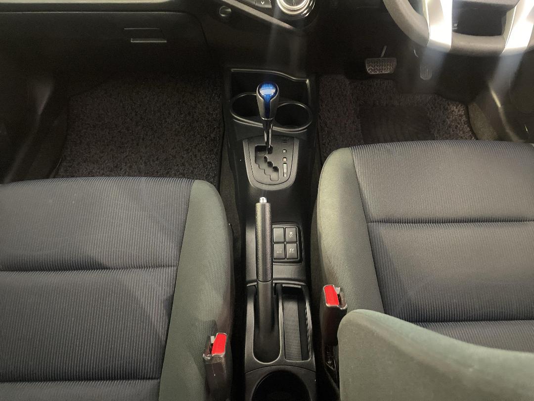 Photo '18' of Toyota Aqua Photo '18' of Toyota Aqua