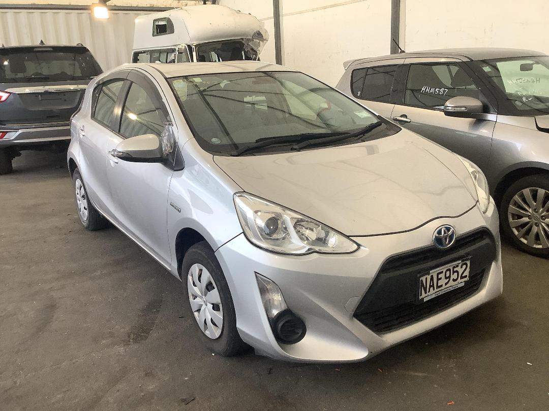 Photo '2' of Toyota Aqua Photo '2' of Toyota Aqua