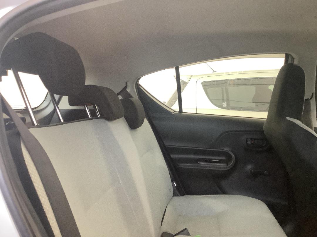 Photo '12' of Toyota Aqua Photo '12' of Toyota Aqua