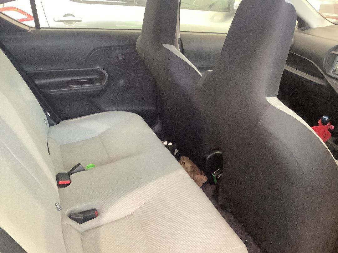 Photo '11' of Toyota Aqua Photo '11' of Toyota Aqua