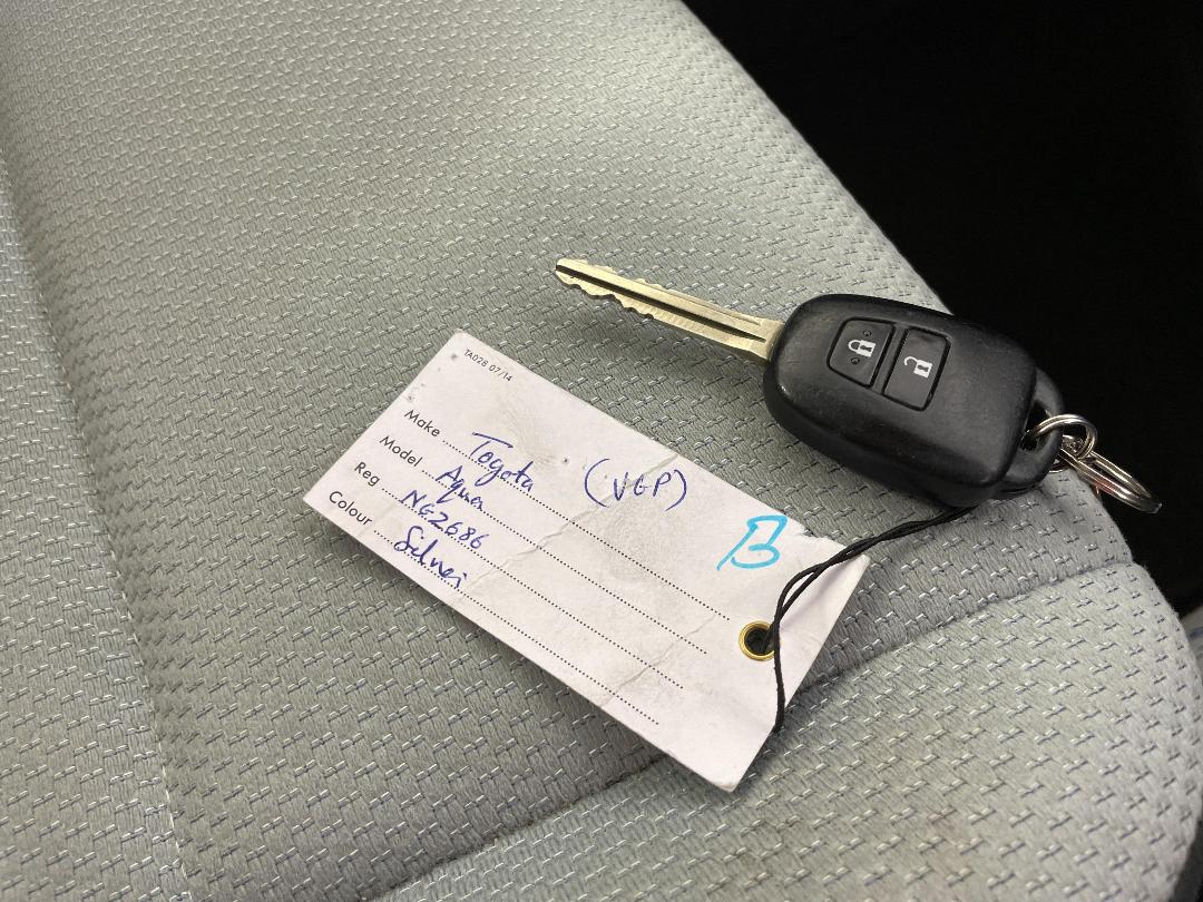 Photo '22' of Toyota Aqua Photo '22' of Toyota Aqua