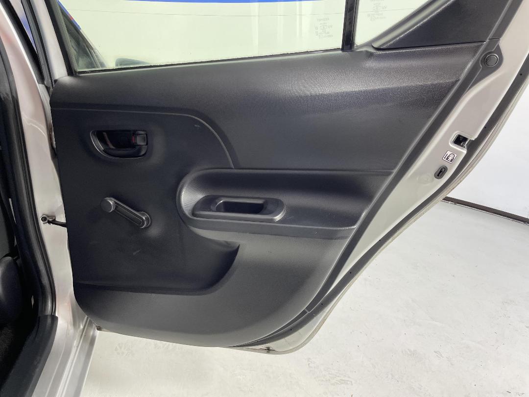 Photo '19' of Toyota Aqua Photo '19' of Toyota Aqua