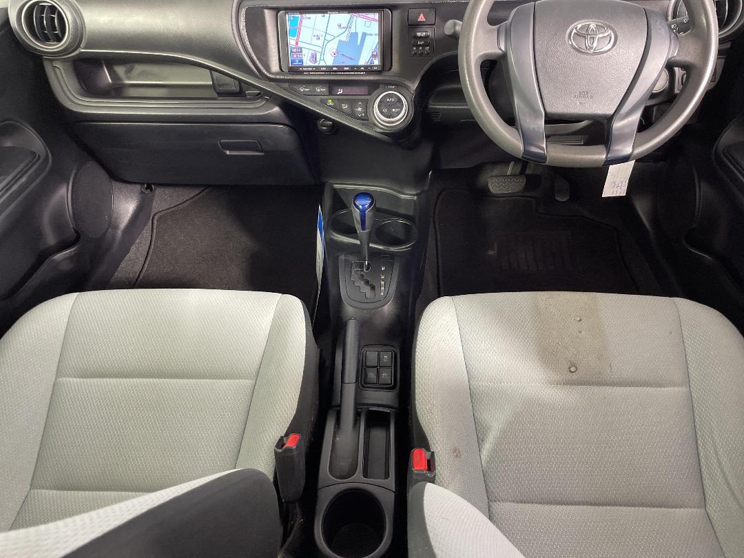 Photo '18' of Toyota Aqua Photo '18' of Toyota Aqua