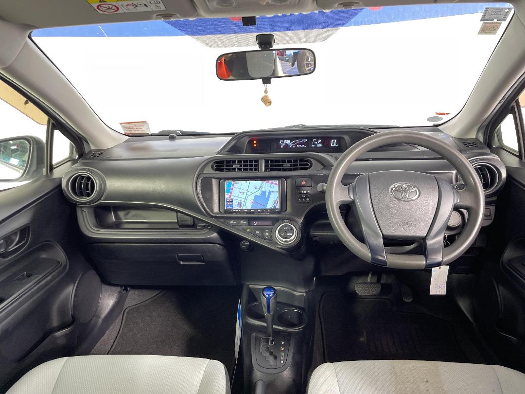 Photo '17' of Toyota Aqua Photo '17' of Toyota Aqua