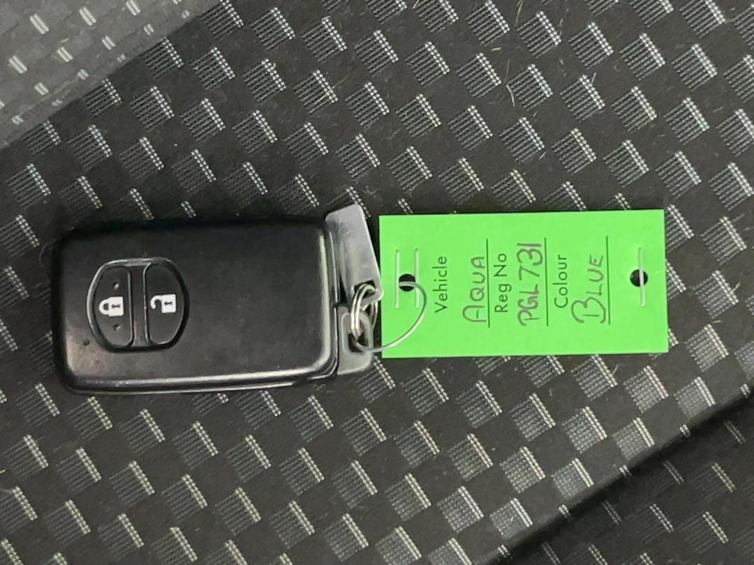 Photo '22' of Toyota Aqua