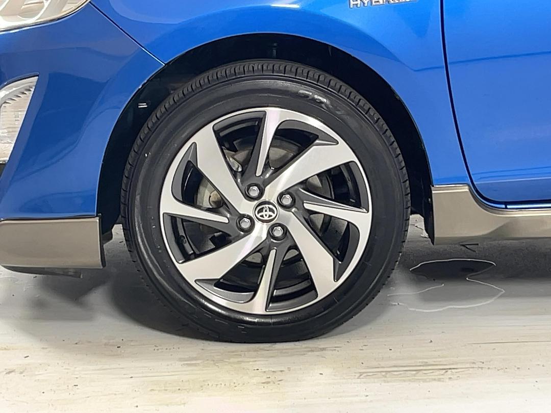 Photo '10' of Toyota Aqua