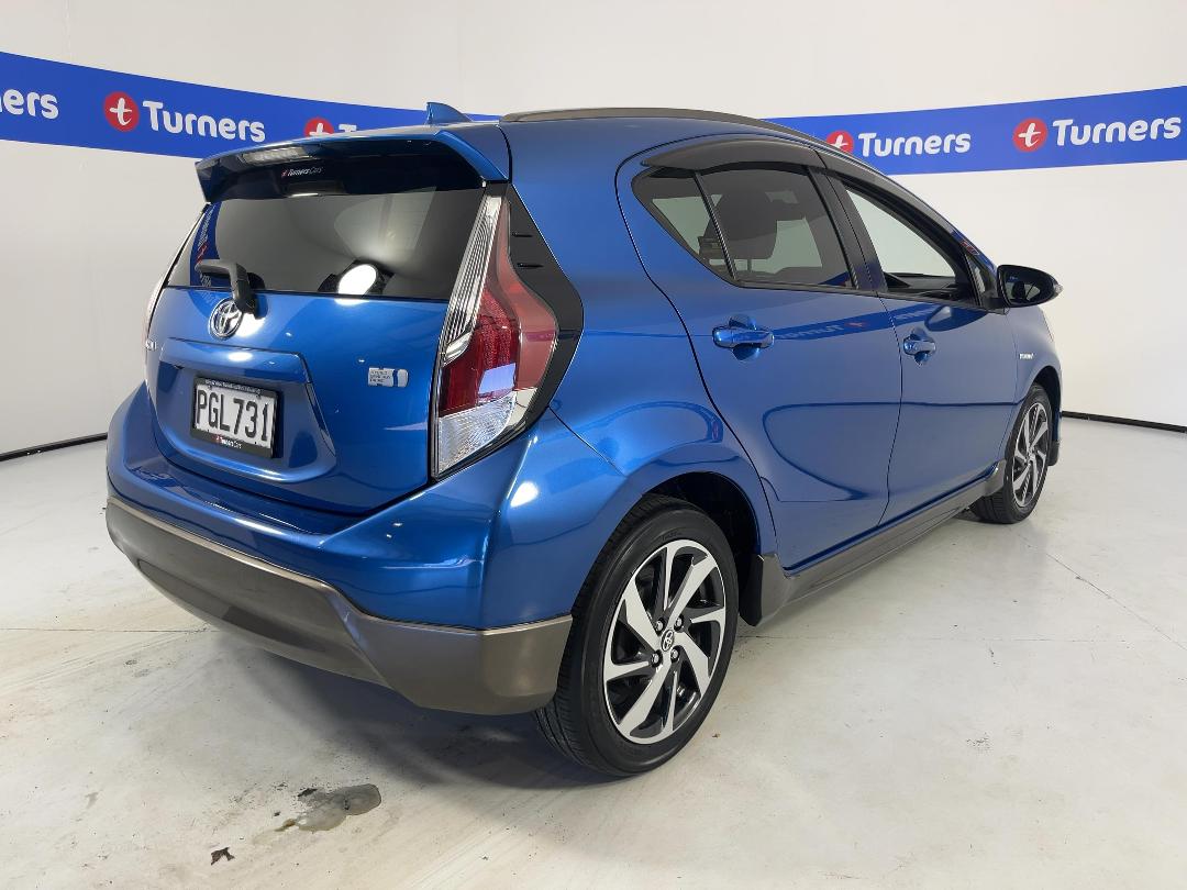 Photo '7' of Toyota Aqua