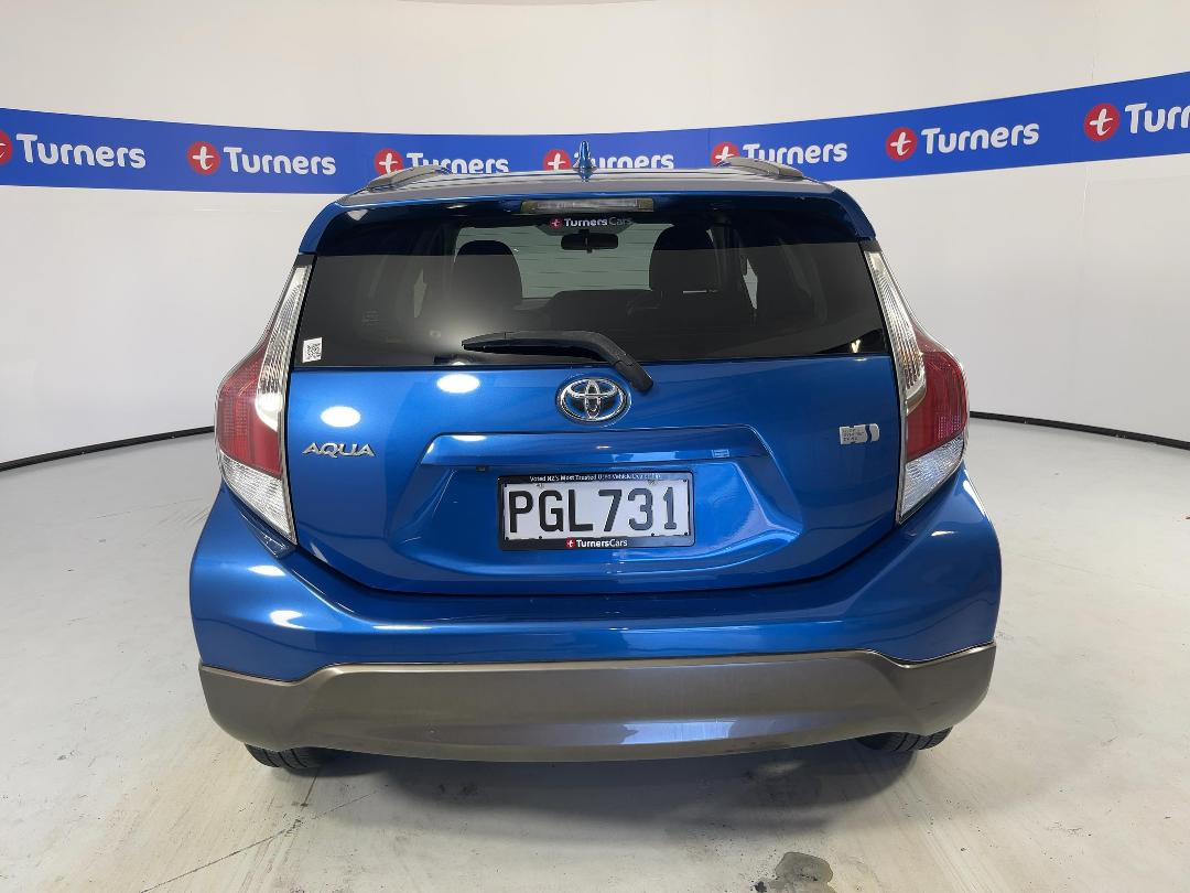 Photo '6' of Toyota Aqua